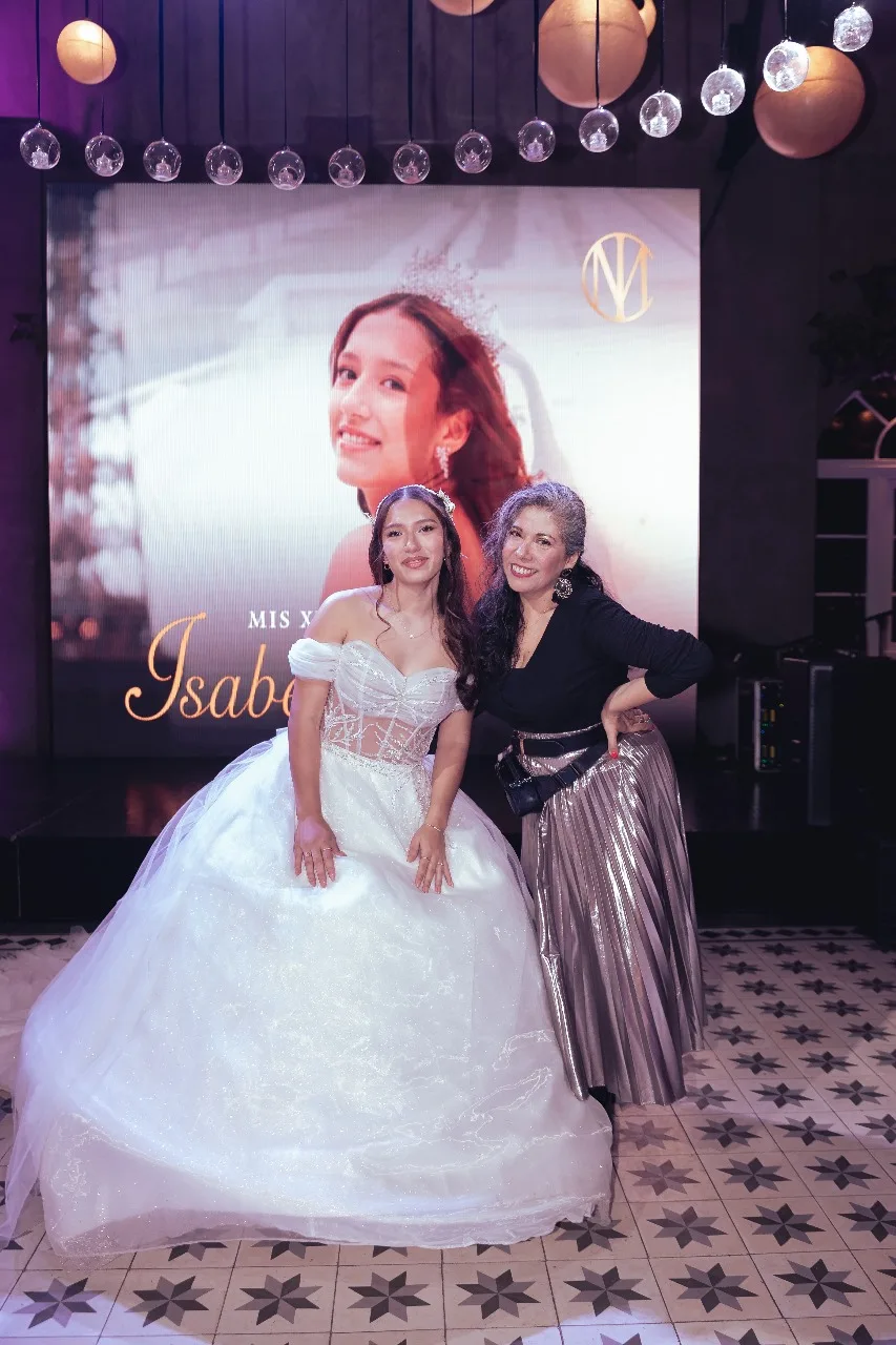 Fiorella Lescano Buzzio - Wedding & Event Planner